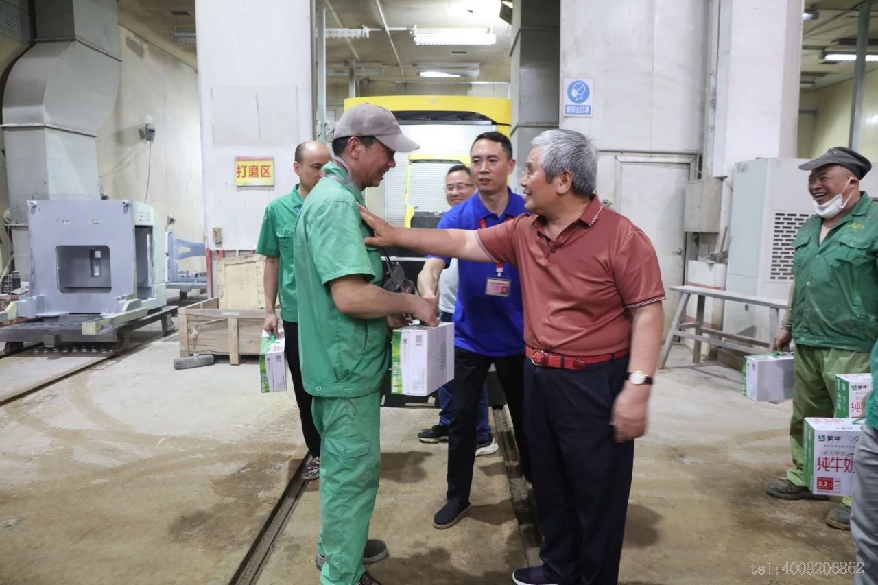 公司領(lǐng)導深入一線慰問員工，傳遞溫暖關(guān)懷(圖2)